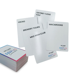 <span class=keywords><strong>Jeu</strong></span> de cartes d'activité pour couples personnalisé avec des sujets amusants comme la randonnée - Product Image 4