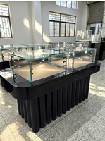 Comptoir de présentation de bijoux incurvé noir de luxe avec éclairage LED, vitrine à bijoux en verre trempé, présentoir de bijouterie sur mesure