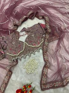 Sari de lujo con bordado de lentejuelas Dori y ribete de encaje con pedrería pesada para bodas, fiestas y ocasiones festivas - Product Image 2