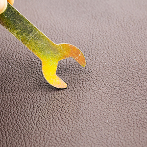 Prix de gros Imperméable 1MM Madas Pvc Faux <span class=keywords><strong>cuir</strong></span> pour siège de voiture, Anti-UV <span class=keywords><strong>blanc</strong></span> poisson support vinyle <span class=keywords><strong>cuir</strong></span> pour revêtement automobile - Product Image 5