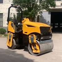 Rouleau compresseur combiné pneumatique Kubota de 2 tonnes, pompe à moteur, tambour avant en acier, roue arrière en caoutchouc, rouleau vibratoire