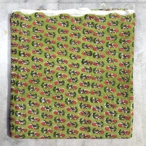 ผ้าฝ้ายหวีเนื้อนุ่ม น้ำหนักเบา ลายดอกไม้ ระบายอากาศได้ดี แห้งเร็ว เป็นมิตรกับสิ่งแวดล้อม เหมาะสำหรับตัดเย็บชุดเดรส ผลิตที่ราชสถาน สำหรับทุกคน - Product Image 1