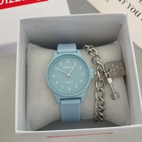 Montre à quartz au design simple et élégant, idéale pour les cadeaux d'anniversaire, les cadeaux de revente en magasin et les cadeaux pour clients VIP