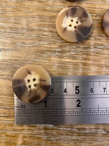 Bouton en corne naturelle classique pour costume, blazer et tenue formelle, couture sur mesure au meilleur prix, bouton en corne de haute qualité - Product Image 3
