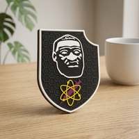 Écussons en caoutchouc PVC souple 3D personnalisés avec logo en relief, lavables, couleur personnalisée, support auto-agrippant transparent, étiquettes à coudre pour vêtements