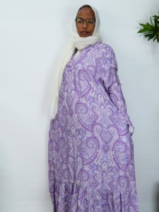Abaya Morada con Estampado Paisley, Cuello con Muescas, Diseño en Capas, Secado Rápido, Vestido <span class=keywords><strong>Maxi</strong></span> para Oración Musulmana, Personalizable - Product Image 2