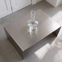 Table basse minimaliste nordique sur mesure en acier inoxydable brossé pour salon et bureau