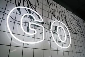 Letrero de Neón Personalizado con Impresión UV 3D, Letrero LED de Neón con la Frase 'Hello Gorgeous' para Decoración Artística - Product Image 2