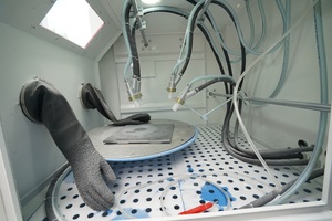 Cabina de arenado automática con plataforma giratoria para la eliminación de óxido de metal - Product Image 4