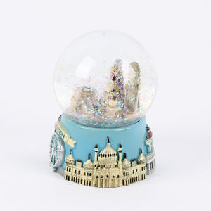 كرة ثلجية تذكارية كبيرة مخصصة لمدينة برايتون في لندن، إنجلترا، مصنوعة من الراتنج، هدية ترويجية للشركات - Product Image 3