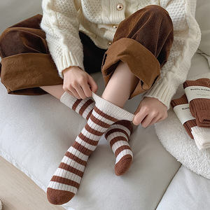 Vente en gros de <span class=keywords><strong>chaussettes</strong></span> en <span class=keywords><strong>laine</strong></span> pour hommes, tendance, multi-designs, personnalisées, épaisses et chaudes pour l'hiver, style nordique, de haute qualité - Product Image 6