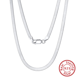 Sophisticated fat gold chains of the 
