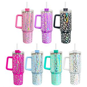 Tasse isotherme colorée de 40 oz en acier inoxydable à isolation sous vide, motif léopard holographique brillant, avec poignée et paille - Product Image 2