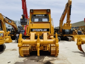 Bouteur sur chenilles CAT D6D de 9,2 tonnes, éprouvé et performant, certifié CE EPA, pour travaux de terrassement - Product Image 2