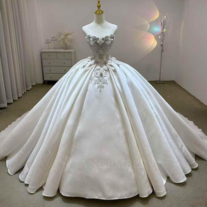 Vestido de Novia Vintage con Pedrería Brillante y Flores 3D en Satén, Modelo Lsjj29 - Product Image 1