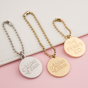Étiquette de <span class=keywords><strong>sac</strong></span> personnalisée de 1 pouce en forme de cercle d'or avec logo en métal creux avec chaîne et fermoir <span class=keywords><strong>pour</strong></span> sacs <span class=keywords><strong>à</strong></span> <span class=keywords><strong>main</strong></span> - Product Image 5