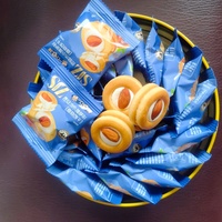 Milde zoetheid, eierachtige melk-amandelkoekjes. Per zak bevat 11,6 gram. Verkrijgbaar in zak- en doosverpakkingen.