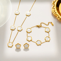 Populaire Fleur Charme Collier Bracelet Boucle D'oreille Ensemble En Acier Inoxydable 18k Blanc Shell Vert Noir Rouge Cinq Feuilles Trèfle Collier