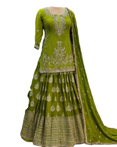 Bata Larga de Satén con Decoración de Plumas de Lujo para Mujer, Ideal para Novias y para el Despertar en el Día de la Boda - Product Image 1