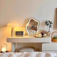 Lampe de table moderne de luxe en travertin avec abat-jour en verre opale en forme de champignon, style minimaliste pour projet hôtelier, chambre à coucher, villa, décoration