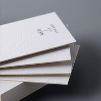 Étiquettes en papier artistique personnalisées avec œillet et corde, étiquettes volantes imprimées pour prix, utilisées pour les étiquettes de vêtements