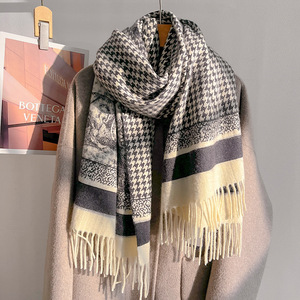 Bufanda de Lana Reversible de Doble Cara con Estampado de Animales de la Selva y Patrón de Pata de Gallo, Chal de Invierno de Lujo al por Mayor - Product Image 4