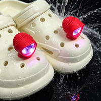 Neu eingetroffen: Vibrationsensor-LED-Blitzlicht für Clogs – Abnehmbares PVC-Schuhlicht-Zubehör für nächtliches Gehen, Radfahren, Camping
