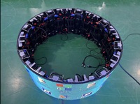 Nouvel écran LED flexible P2.6 incurvé pour intérieur, 500x500, pour location, idéal pour les centres commerciaux, les scènes portables et les panneaux d'affichage.