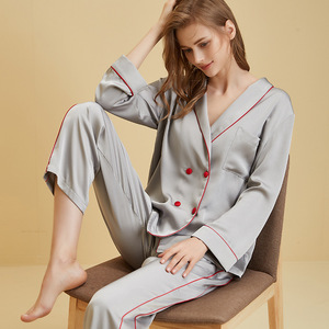 Designer de luxo de duas peças de cetim botão pijama definido para meninas manga longa casa sono desgaste com cintura elástica encerramento para a primavera - Product Image 2