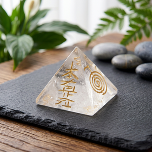 Pyramide en cristal de quartz clair Feng Shui Reiki avec symbole gravé à l'or, décoration artisanale pour la maison, occasion Thanksgiving - Product Image 1