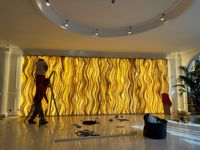 Vente chaude Onyx Bat Top Comptoir En Pierre Artificielle Translucide Rétro-Éclairé Réception Faux Feuille D'albâtre pour Hôtels Grande Dalle