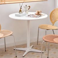 Table de bistrot blanche X Base avec chaise en acier inoxydable à lattes en forme d'éventail, pieds chromés, ensemble de mobilier moderne et étanche pour café et salon de thé