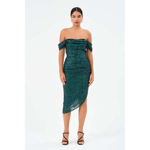 Robe midi élégante vert émeraude pour femme DANS, silhouette moderne, parfaite pour les fêtes et le quotidien, disponible en tailles 38-42 - Product Image 1
