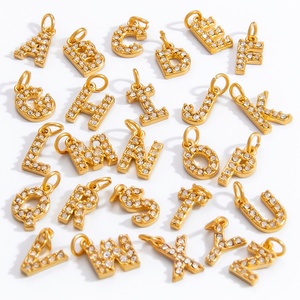 Collier et bracelet pour femme en acier inoxydable plaqué or 18 carats, étanche, fait main, avec pendentif lettre et breloques tendance - Product Image 1