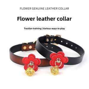 Collar SM de Cuero Vintage de Lujo con Campana Floral - Gargantilla de Cuero Genuino Impermeable para Adultos, Restricción de Cuello para Juego de <span class=keywords><strong>Dominación</strong></span> - Product Image 1