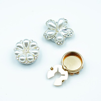 Penutup Kancing Bunga Daisy Enamel OEM Warna Merah dan Putih, Alternatif Kancing Manset Kemeja Model Jepit, Buatan Pabrik Khusus