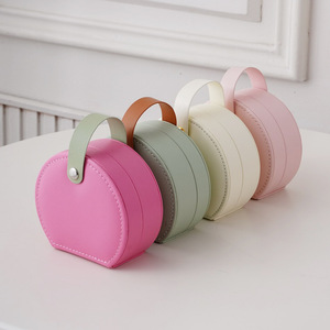 Estuche de Joyería de Viaje Mini Portátil de Cuero PU, Diseño de Doble Capa con Compartimentos, Organizador para Collares, Anillos y Pendientes, con Asa Cómoda - Product Image 2