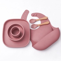Ensemble de vaisselle de sevrage pour bébé 7 pièces personnalisé en gros ensemble cuillère fourchette en silicone souple couverts pour tout-petits à manger enfants ensemble d'alimentation pour bébé