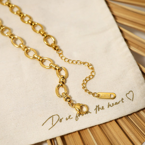 Collar <span class=keywords><strong>de</strong></span> mujer <span class=keywords><strong>de</strong></span> <span class=keywords><strong>cadena</strong></span> <span class=keywords><strong>de</strong></span> clavícula chapada <span class=keywords><strong>en</strong></span> <span class=keywords><strong>oro</strong></span> <span class=keywords><strong>de</strong></span> 18 quilates <span class=keywords><strong>de</strong></span> <span class=keywords><strong>acero</strong></span> inoxidable redondo grueso - Product Image 2