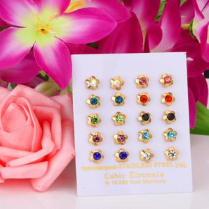 Boucles d'oreilles clous en acier inoxydable Lune et Étoile avec pierres de zircon colorées et cristaux - Product Image 3