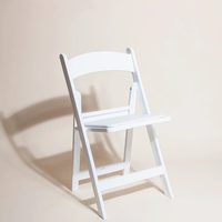 Chaise pliante en résine blanche, durable, moderne, rembourrée, portable, empilable, imperméable, pour hôtel, mariage, fête, événement, vente en gros