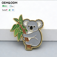 Maßgefertigtes Koala-Souvenir-Abzeichen aus Zinklegierung mit Emaille-Pin OEM ODM Australisches Tier-Accessoire für Naturliebhaber Koala auf Eukalyptus-Abzeichen