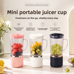 Mixeur Électrique de Comptoir Sans BPA 700 ml avec Lames en Acier Inoxydable Rechargeable pour Smoothies et Jus de Fruits et Légumes - Product Image 1