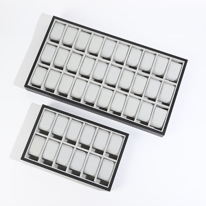 Uhrenaufbewahrungsbox mit Goldfaden-Nanmu-Muster, 24 Fächer und 12 hochwertige Armband-Schmuckpräsentationsplatten - Product Image 1