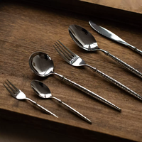 Ensemble de couverts en acier inoxydable 304 poli miroir, écologique et moderne, avec logo personnalisé, comprenant couteau à steak, fourchette, cuillère, cuillère à dessert et cuillère à thé