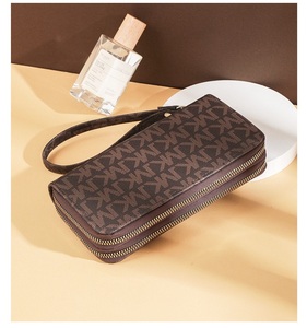 Nuovo <span class=keywords><strong>Portafoglio</strong></span> Corto in Pelle PU di Design, Multifunzionale, per <span class=keywords><strong>Uomo</strong></span> e Donna, <span class=keywords><strong>Pochette</strong></span> a Cuore con Cerniera, Mini Porta Carte - Product Image 4