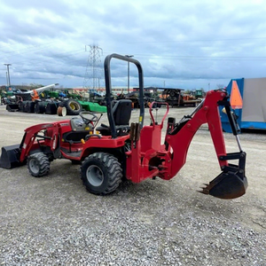 รถแทรกเตอร์ล้อยาง Massey Ferguson GC1720 พร้อมอุปกรณ์ตักดินด้านหน้าและอุปกรณ์ขุดดินด้านหลัง สำหรับเครื่องยนต์ 40 แรงม้า สีแดง มือสอง - Product Image 1