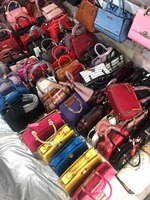 Nouvelle Meilleure Vente en Afrique Prix Bas Stock Sacs à Main pour Femmes Liquidation Surplus Stocks Annulés Lots Mixtes Sacs en Cuir et en Peluche