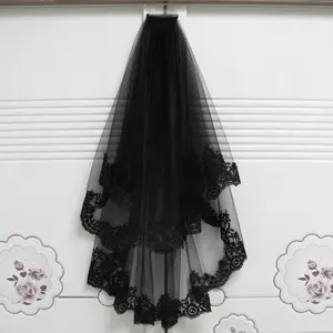 관대 한 검은 색 채플 길이 레이스 아플리케 모자 웨딩 신부 베일