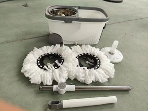 Juego de herramientas de limpieza para el hogar al por mayor, con cubo giratorio de acero inoxidable, ruedas para cubo de fregona y fregona giratoria 360 de alta resistencia. - Product Image 2
